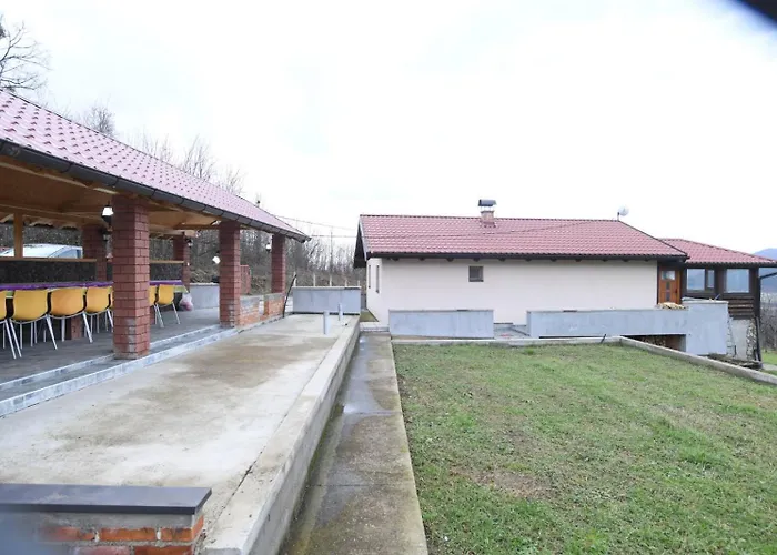 Ivanovic Vikendica 度假居 Debeljaci